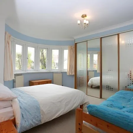 Bournemouth Holiday Home-2
